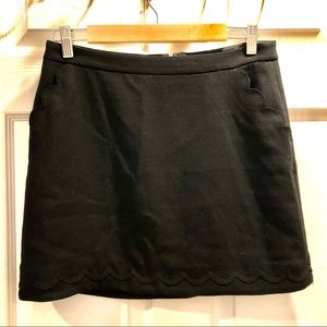 Banana Republic black scalloped skirt with pockets